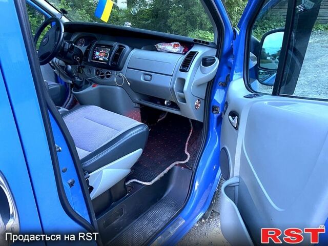 Синій Опель Віваро, об'ємом двигуна 20 л та пробігом 360 тис. км за 8500 $, фото 9 на Automoto.ua