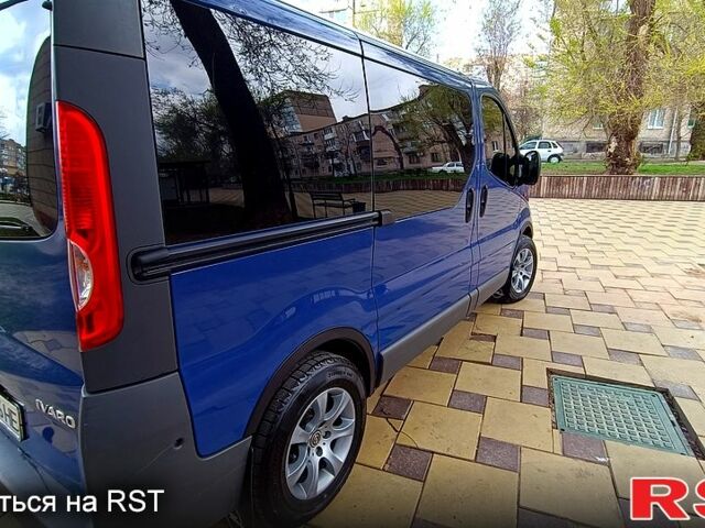 Синий Опель Виваро, объемом двигателя 2 л и пробегом 300 тыс. км за 8500 $, фото 3 на Automoto.ua