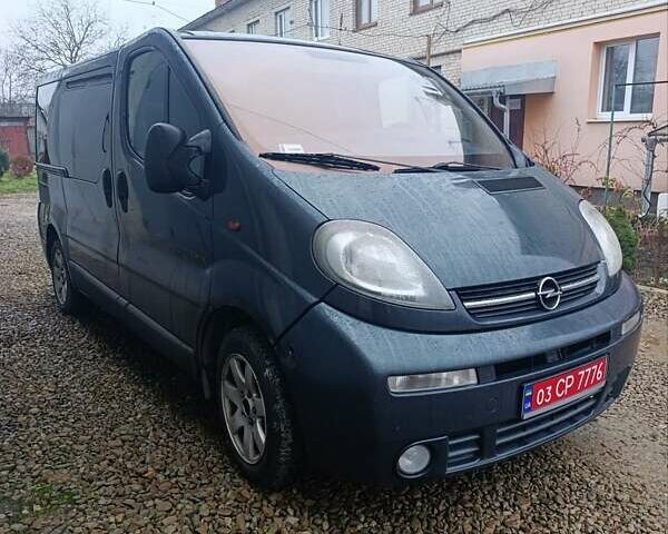 Зеленый Опель Виваро, объемом двигателя 1.9 л и пробегом 400 тыс. км за 4000 $, фото 1 на Automoto.ua
