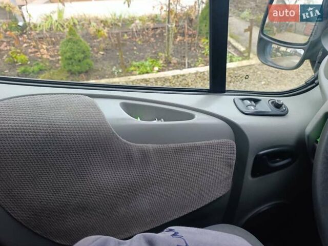 Зеленый Опель Виваро, объемом двигателя 1.9 л и пробегом 400 тыс. км за 4000 $, фото 7 на Automoto.ua