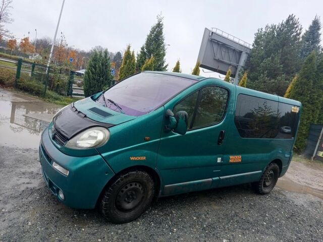 Зеленый Опель Виваро, объемом двигателя 2.5 л и пробегом 250 тыс. км за 1600 $, фото 1 на Automoto.ua