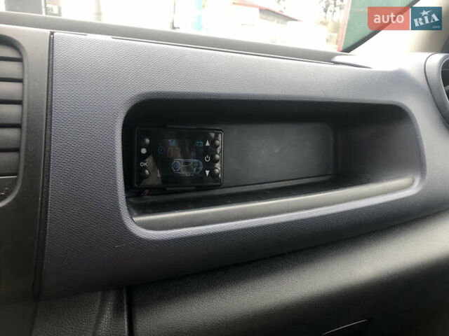 Зеленый Опель Виваро, объемом двигателя 1.6 л и пробегом 300 тыс. км за 14800 $, фото 16 на Automoto.ua