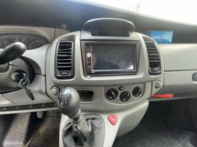 Зелений Опель Віваро, об'ємом двигуна 1.9 л та пробігом 469 тис. км за 5500 $, фото 7 на Automoto.ua