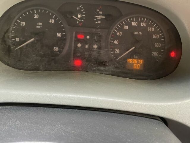 Зелений Опель Віваро, об'ємом двигуна 1.9 л та пробігом 469 тис. км за 5500 $, фото 5 на Automoto.ua