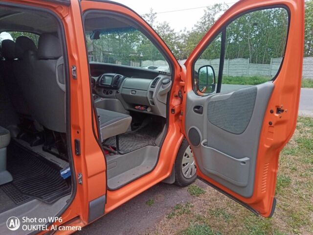 Оранжевый Опель Виваро, объемом двигателя 2 л и пробегом 206 тыс. км за 10500 $, фото 2 на Automoto.ua