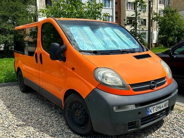 Оранжевый Опель Виваро, объемом двигателя 2.5 л и пробегом 250 тыс. км за 6500 $, фото 3 на Automoto.ua
