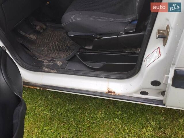Белый Опель Зафира, объемом двигателя 1.8 л и пробегом 264 тыс. км за 2650 $, фото 18 на Automoto.ua