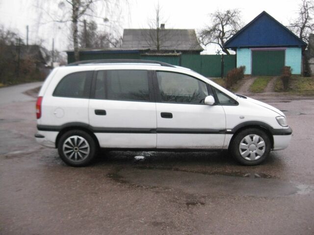 Белый Опель Зафира, объемом двигателя 2 л и пробегом 500 тыс. км за 2800 $, фото 2 на Automoto.ua