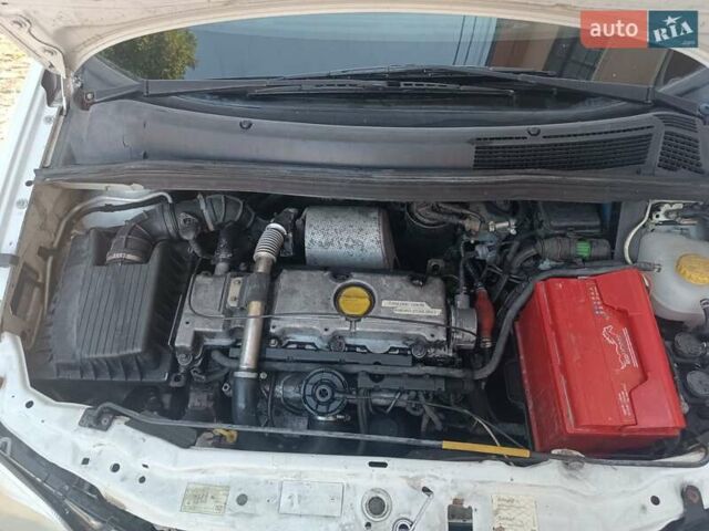 Опель Зафира 2000 в Черновцах на Automoto.ua Белый Опель Зафира, объемом двигателя 1.99 л и пробегом 200 тыс. км за 2399 $, фото 26 на Automoto.ua