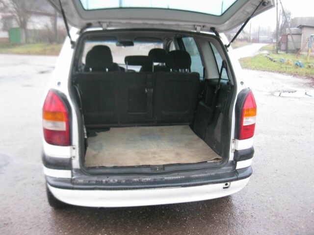 Белый Опель Зафира, объемом двигателя 2 л и пробегом 500 тыс. км за 2800 $, фото 7 на Automoto.ua