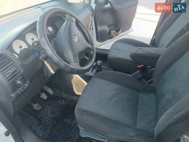 Опель Зафира 2000 в Черновцах на Automoto.ua Белый Опель Зафира, объемом двигателя 1.99 л и пробегом 200 тыс. км за 2399 $, фото 22 на Automoto.ua