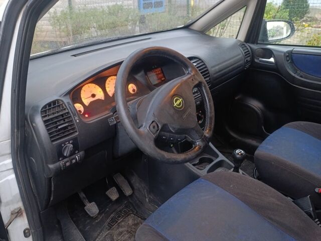 Белый Опель Зафира, объемом двигателя 2 л и пробегом 100 тыс. км за 1950 $, фото 4 на Automoto.ua