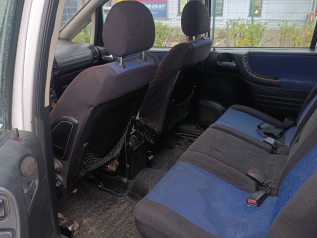 Белый Опель Зафира, объемом двигателя 2 л и пробегом 100 тыс. км за 1950 $, фото 5 на Automoto.ua