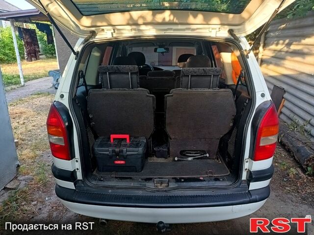 Белый Опель Зафира, объемом двигателя 2 л и пробегом 397 тыс. км за 4000 $, фото 4 на Automoto.ua