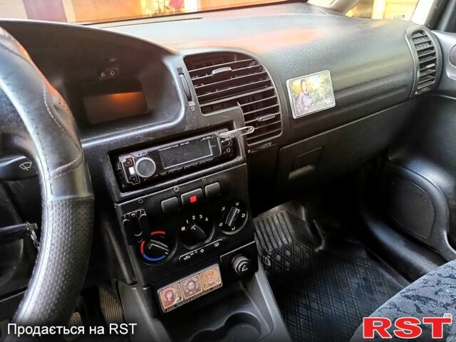 Белый Опель Зафира, объемом двигателя 2 л и пробегом 397 тыс. км за 4000 $, фото 9 на Automoto.ua