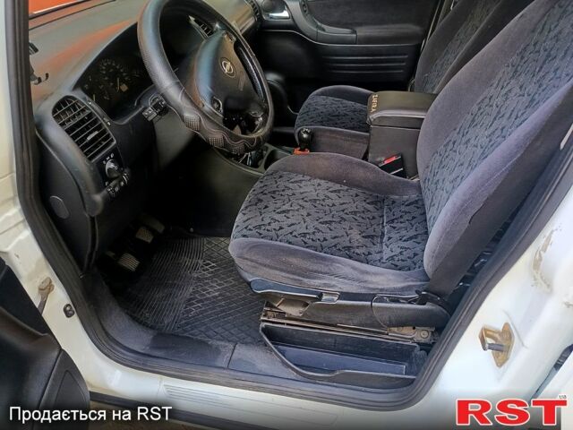 Белый Опель Зафира, объемом двигателя 2 л и пробегом 397 тыс. км за 4000 $, фото 7 на Automoto.ua