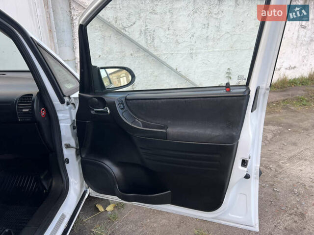 Белый Опель Зафира, объемом двигателя 1.6 л и пробегом 316 тыс. км за 3650 $, фото 26 на Automoto.ua