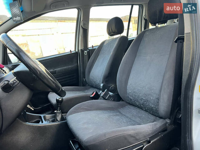 Белый Опель Зафира, объемом двигателя 1.6 л и пробегом 316 тыс. км за 3650 $, фото 30 на Automoto.ua