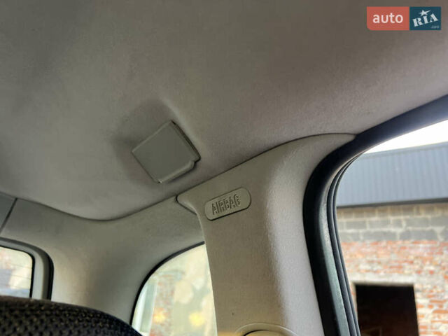 Белый Опель Зафира, объемом двигателя 1.6 л и пробегом 316 тыс. км за 3650 $, фото 44 на Automoto.ua