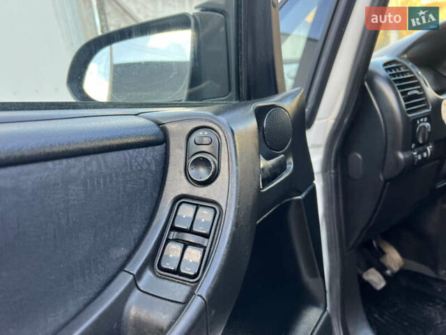 Белый Опель Зафира, объемом двигателя 1.6 л и пробегом 316 тыс. км за 3650 $, фото 33 на Automoto.ua