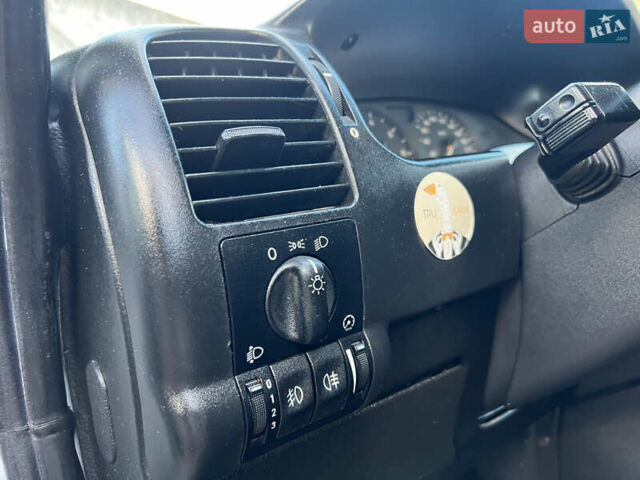 Белый Опель Зафира, объемом двигателя 1.6 л и пробегом 316 тыс. км за 3650 $, фото 29 на Automoto.ua