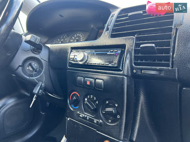 Белый Опель Зафира, объемом двигателя 1.6 л и пробегом 316 тыс. км за 3650 $, фото 27 на Automoto.ua