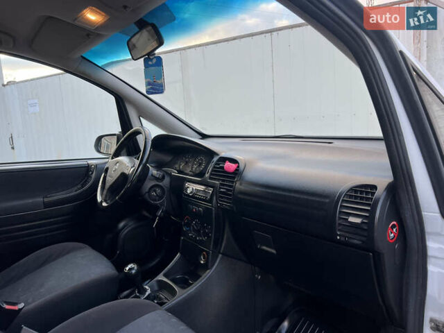 Белый Опель Зафира, объемом двигателя 1.6 л и пробегом 316 тыс. км за 3650 $, фото 24 на Automoto.ua