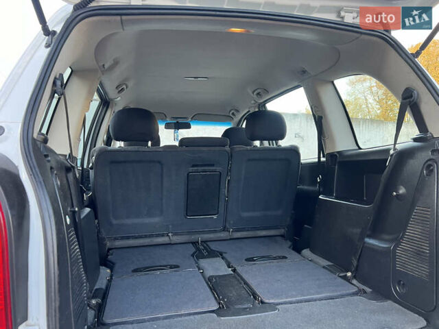 Белый Опель Зафира, объемом двигателя 1.6 л и пробегом 316 тыс. км за 3650 $, фото 40 на Automoto.ua