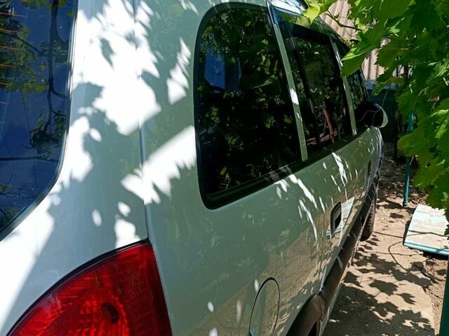 Белый Опель Зафира, объемом двигателя 1.6 л и пробегом 250 тыс. км за 4500 $, фото 1 на Automoto.ua