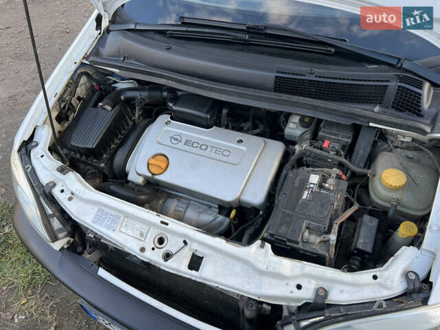 Белый Опель Зафира, объемом двигателя 1.6 л и пробегом 316 тыс. км за 3650 $, фото 48 на Automoto.ua