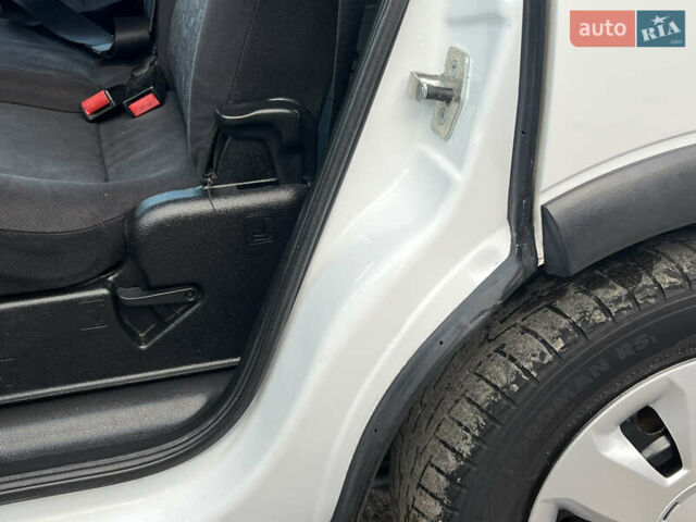 Белый Опель Зафира, объемом двигателя 1.6 л и пробегом 316 тыс. км за 3650 $, фото 22 на Automoto.ua