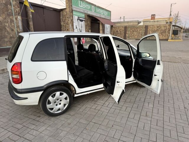 Белый Опель Зафира, объемом двигателя 2 л и пробегом 299 тыс. км за 1999 $, фото 18 на Automoto.ua