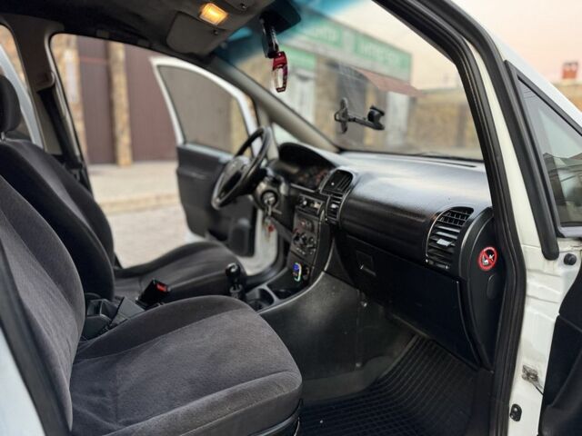 Белый Опель Зафира, объемом двигателя 2 л и пробегом 299 тыс. км за 1999 $, фото 14 на Automoto.ua