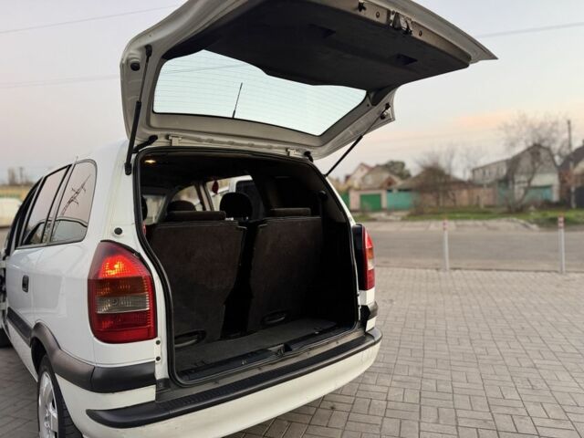 Белый Опель Зафира, объемом двигателя 2 л и пробегом 299 тыс. км за 1999 $, фото 22 на Automoto.ua