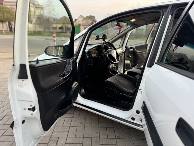 Белый Опель Зафира, объемом двигателя 2 л и пробегом 299 тыс. км за 1999 $, фото 5 на Automoto.ua