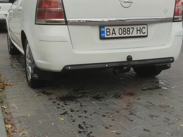 Белый Опель Зафира, объемом двигателя 1.9 л и пробегом 28 тыс. км за 5500 $, фото 3 на Automoto.ua