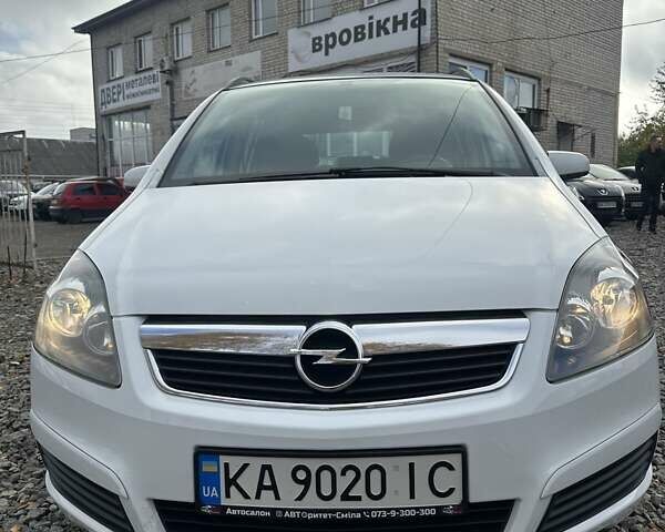 Белый Опель Зафира, объемом двигателя 1.6 л и пробегом 312 тыс. км за 4950 $, фото 1 на Automoto.ua