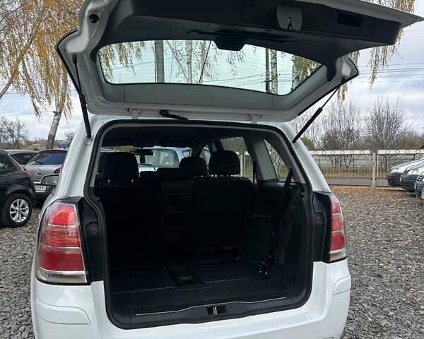 Белый Опель Зафира, объемом двигателя 1.6 л и пробегом 312 тыс. км за 4950 $, фото 20 на Automoto.ua