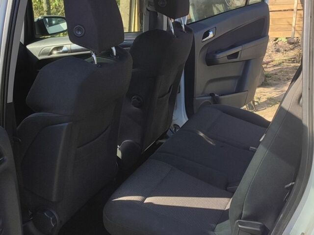 Белый Опель Зафира, объемом двигателя 1.9 л и пробегом 28 тыс. км за 5500 $, фото 7 на Automoto.ua