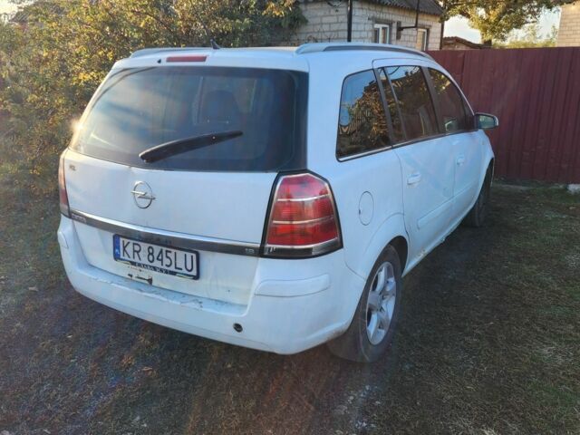 Белый Опель Зафира, объемом двигателя 1.8 л и пробегом 270 тыс. км за 2400 $, фото 3 на Automoto.ua