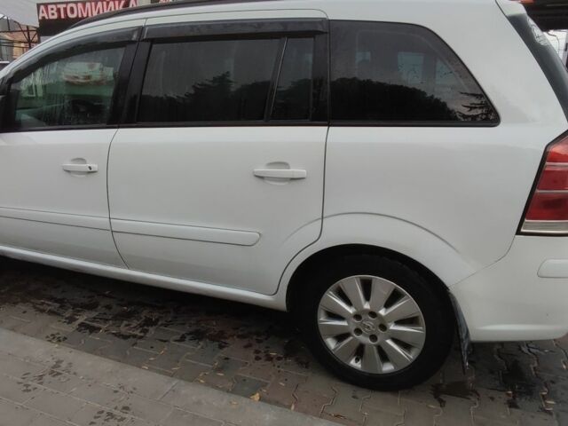 Белый Опель Зафира, объемом двигателя 1.9 л и пробегом 28 тыс. км за 5500 $, фото 2 на Automoto.ua