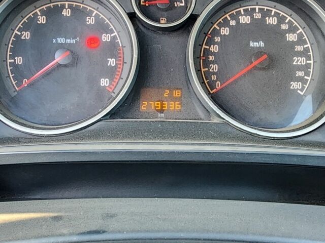 Белый Опель Зафира, объемом двигателя 1.8 л и пробегом 270 тыс. км за 2400 $, фото 9 на Automoto.ua