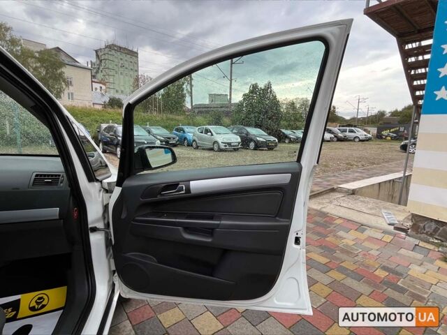 Белый Опель Зафира, объемом двигателя 1.9 л и пробегом 276 тыс. км за 5700 $, фото 22 на Automoto.ua