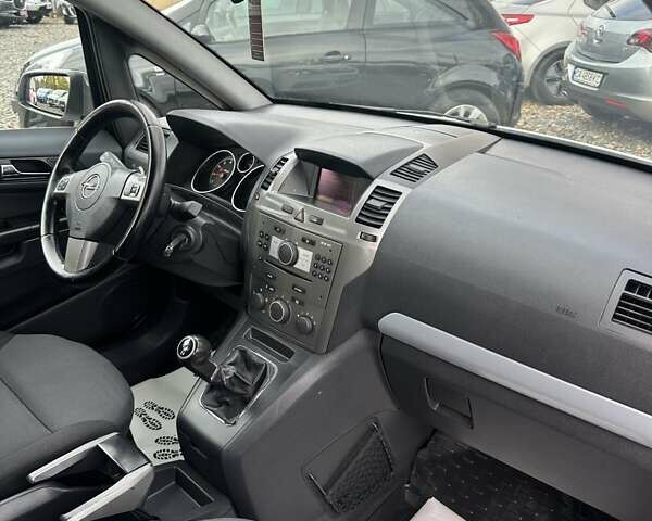 Белый Опель Зафира, объемом двигателя 1.6 л и пробегом 312 тыс. км за 4950 $, фото 4 на Automoto.ua