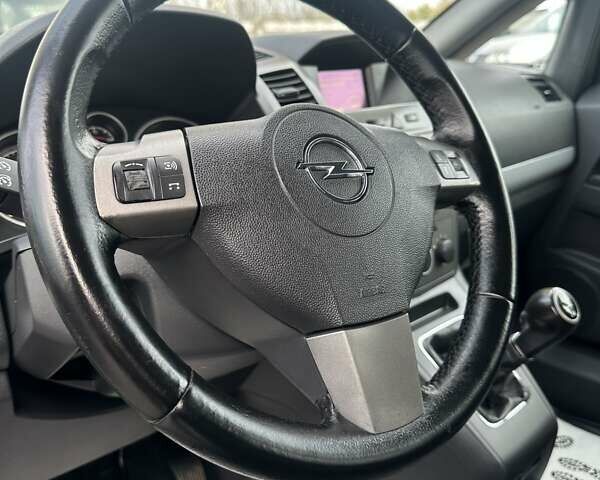 Белый Опель Зафира, объемом двигателя 1.6 л и пробегом 312 тыс. км за 4950 $, фото 13 на Automoto.ua