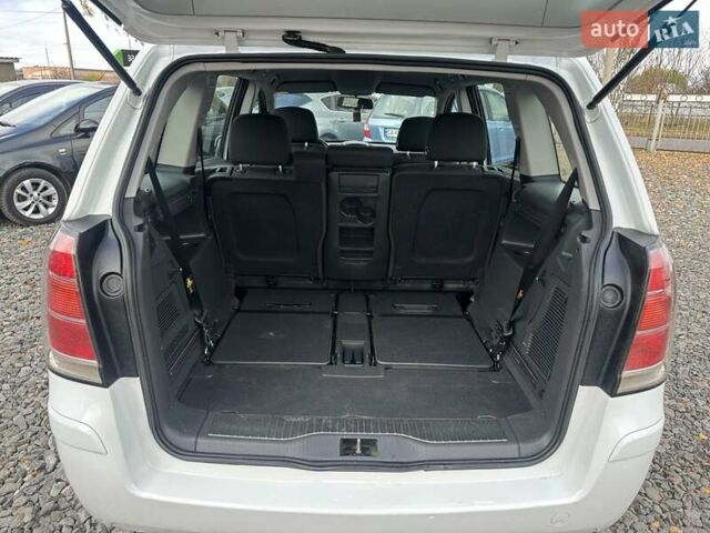 Белый Опель Зафира, объемом двигателя 1.6 л и пробегом 312 тыс. км за 4950 $, фото 14 на Automoto.ua