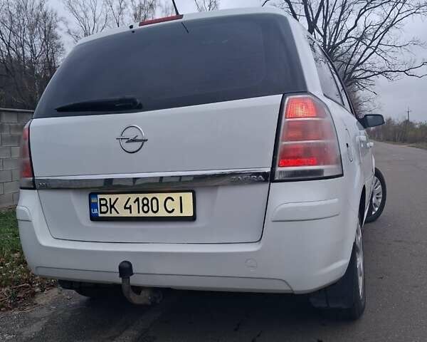 Белый Опель Зафира, объемом двигателя 1.9 л и пробегом 335 тыс. км за 5400 $, фото 9 на Automoto.ua