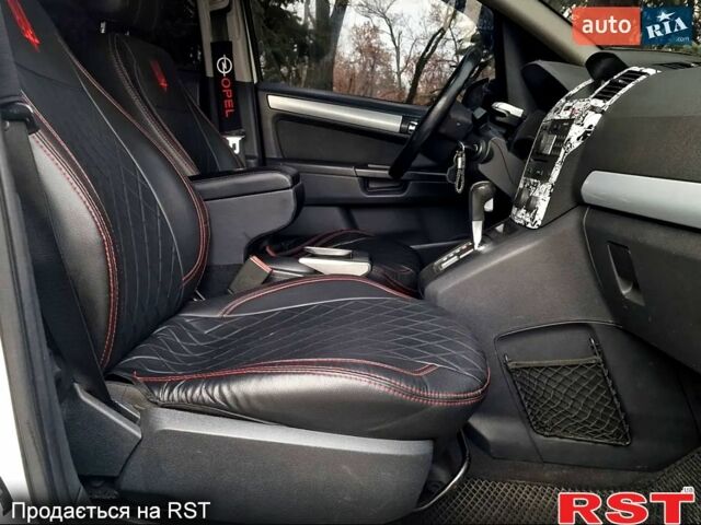 Білий Опель Зафіра, об'ємом двигуна 1.9 л та пробігом 379 тис. км за 5000 $, фото 3 на Automoto.ua