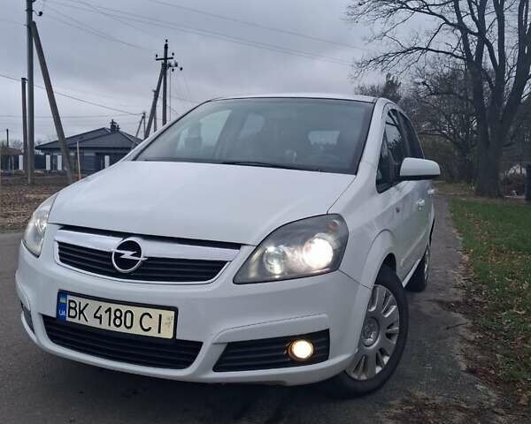 Белый Опель Зафира, объемом двигателя 1.9 л и пробегом 335 тыс. км за 5400 $, фото 1 на Automoto.ua