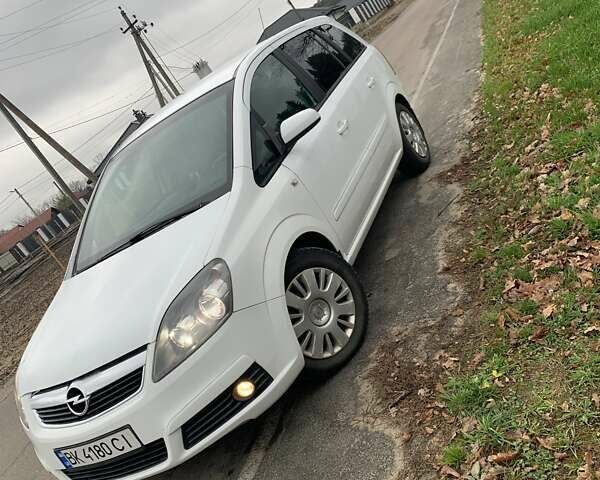 Белый Опель Зафира, объемом двигателя 1.9 л и пробегом 335 тыс. км за 5400 $, фото 11 на Automoto.ua